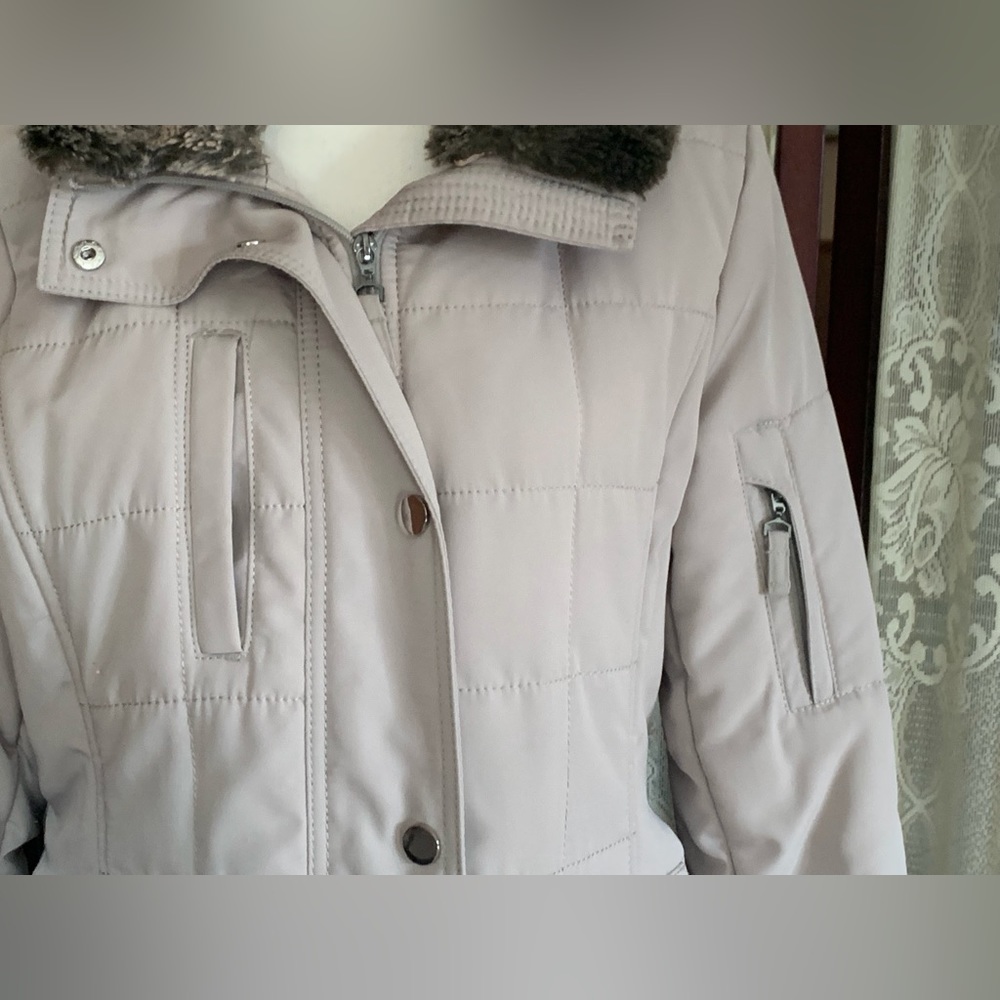 WOMEN’S CROFT & BARROW QUILTED WINTER COAT - SZ MEDIUM - Picture 8 of 16
